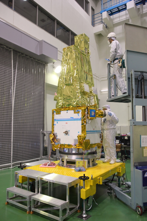 惑星分光観測衛星「SPRINT-A」真空試験の様子(1)